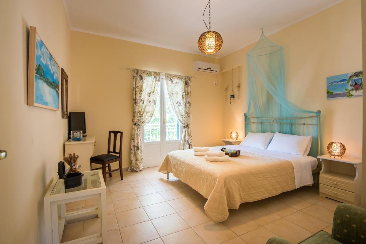 Avelia Blue Apartment Asprogerakata Bagian luar foto