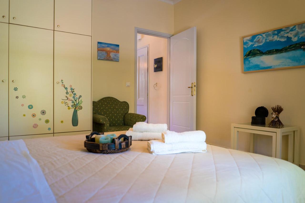 Avelia Blue Apartment Asprogerakata Bagian luar foto